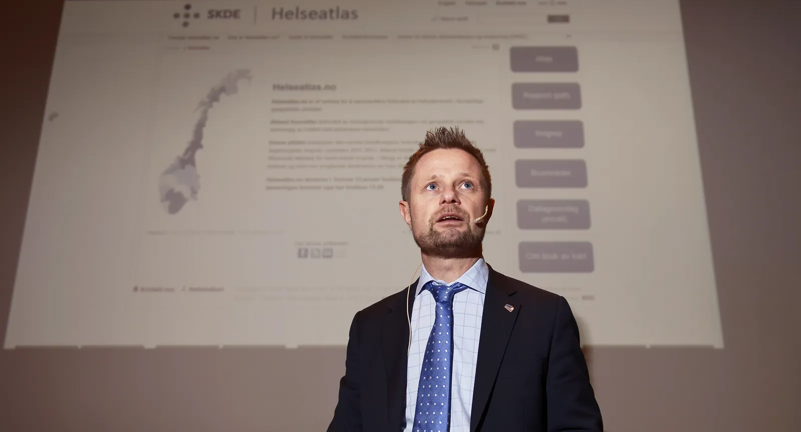 Bent Høie foran Helseatlas