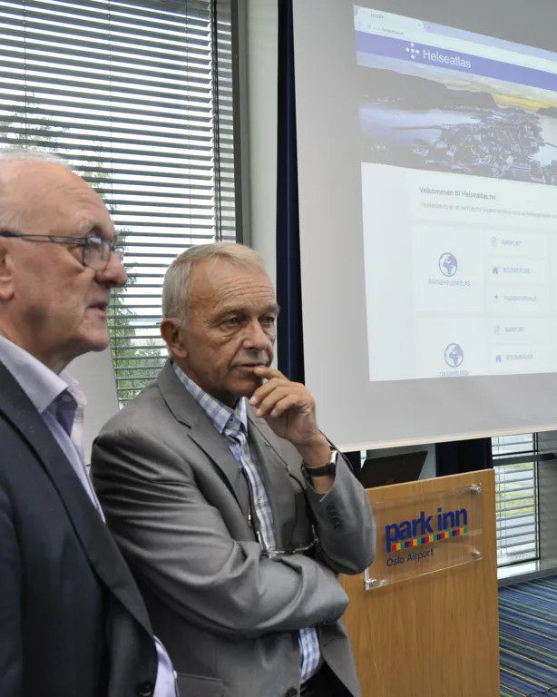 Et par menn som snakker