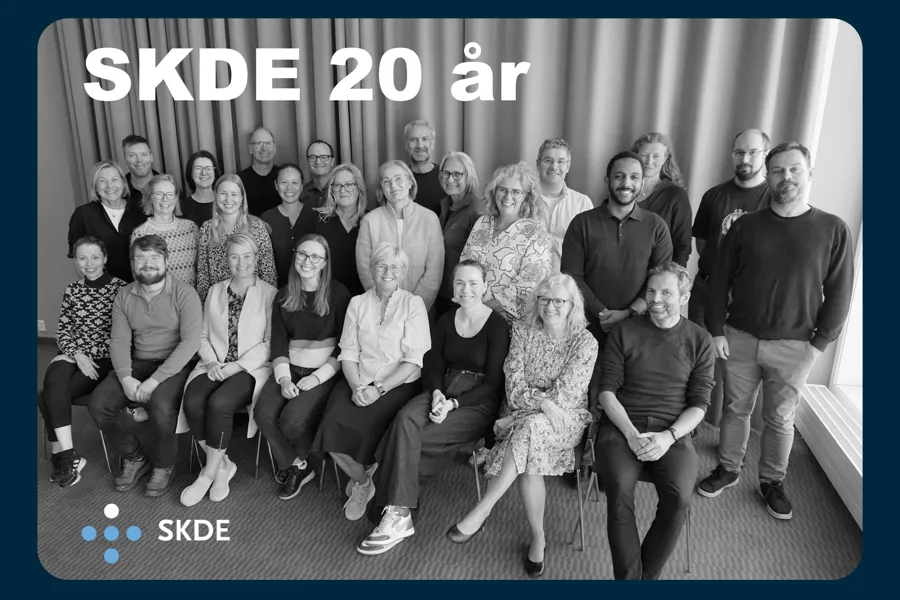 En gruppe mennesker som poserer for et bilde