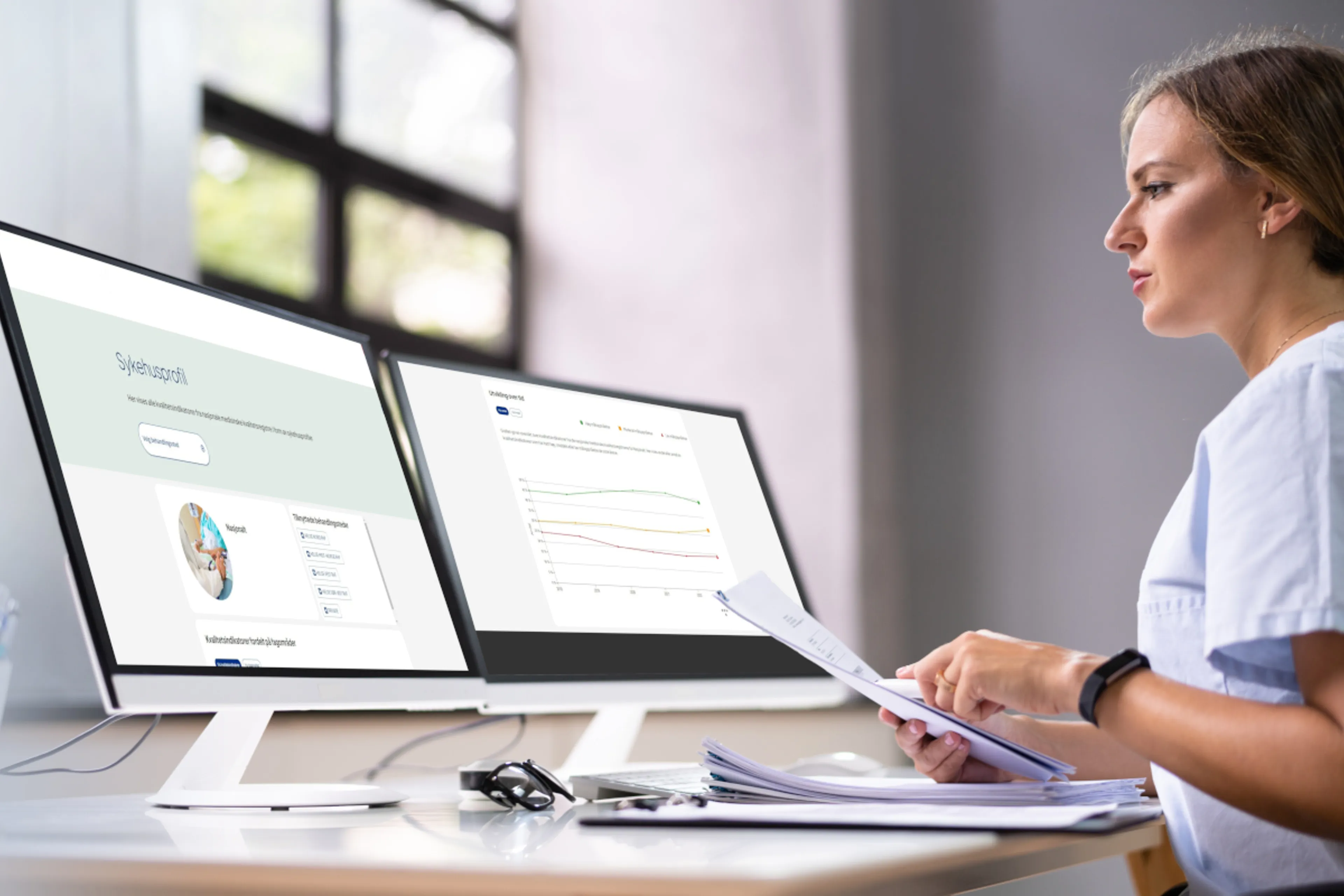 En person som jobber på den bærbare datamaskinen